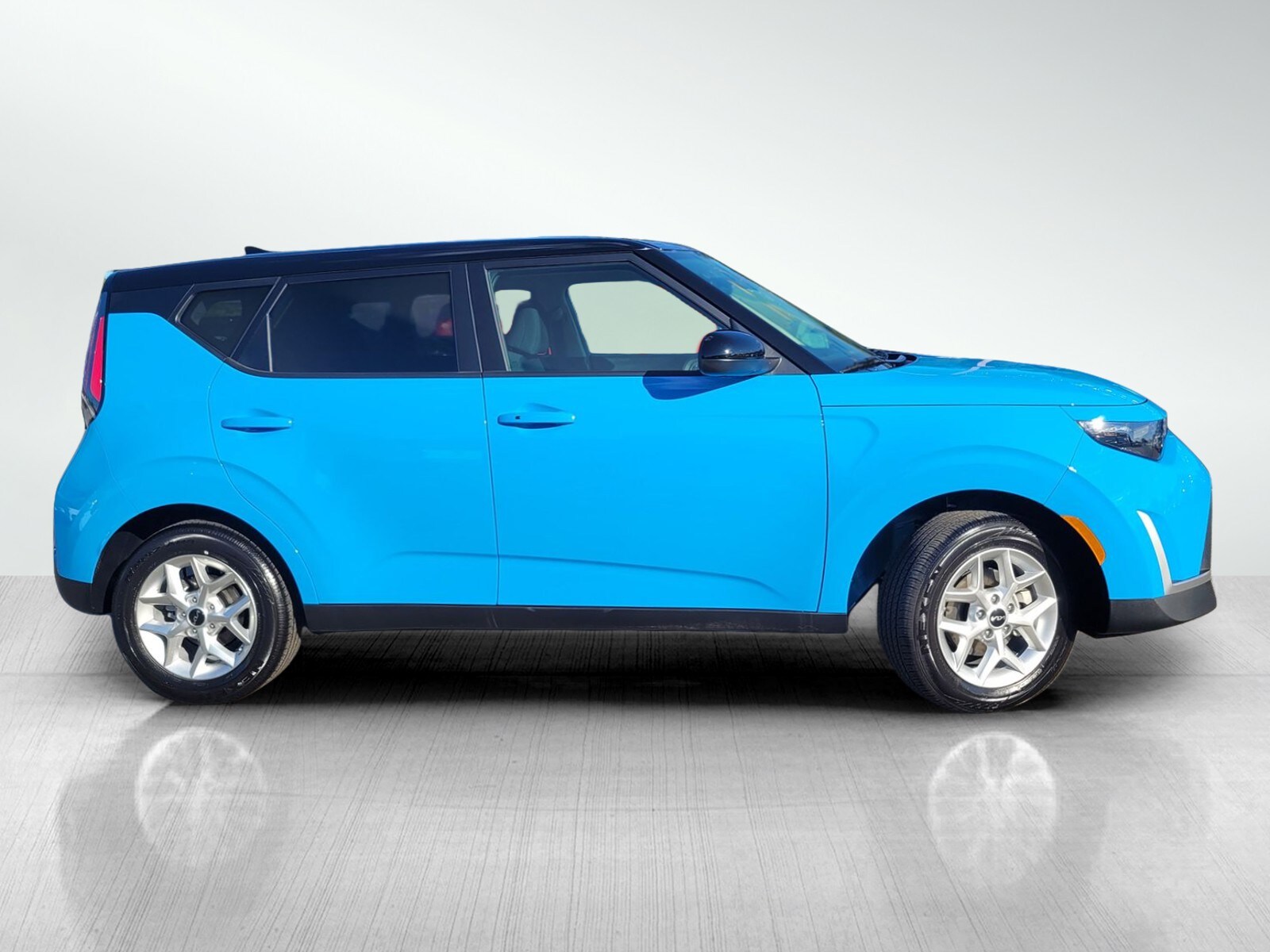 2025 Kia Soul S photo 3