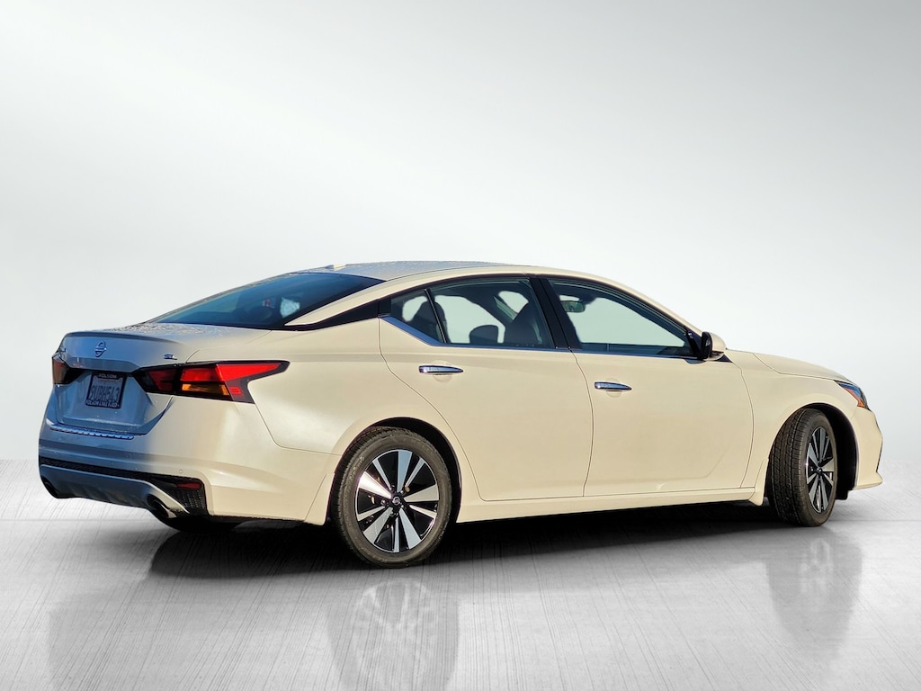 Used 2022 Nissan Altima 2.5 SL Sedan