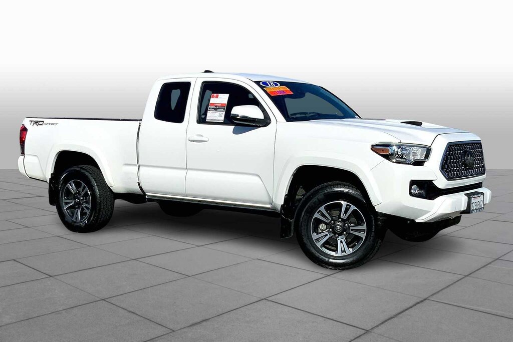 Used 2018 Toyota Tacoma TRD Sport Access Cab 6 Bed V6 4x2 AT (Natl) Access Cab 6 Bed V6 4x2 AT (Natl)