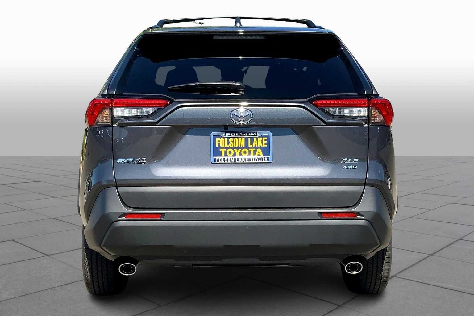 2025 Toyota RAV4 XLE photo 4