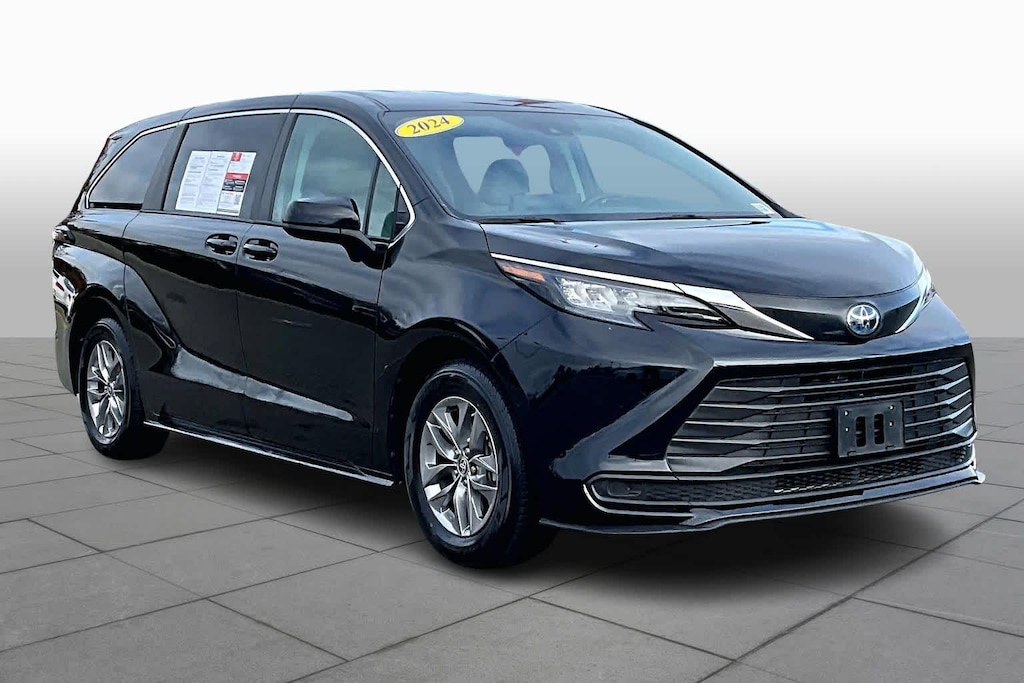 Used 2024 Toyota Sienna LE FWD 8-Passenger (Natl)