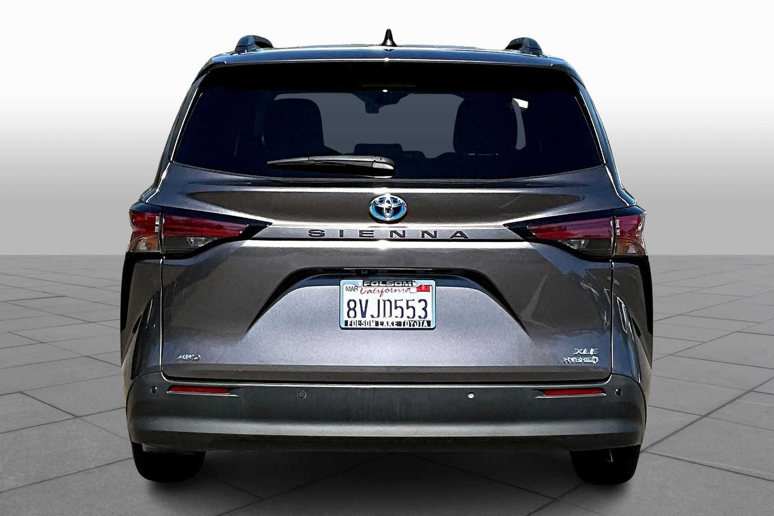 2021 Toyota Sienna XLE photo 4