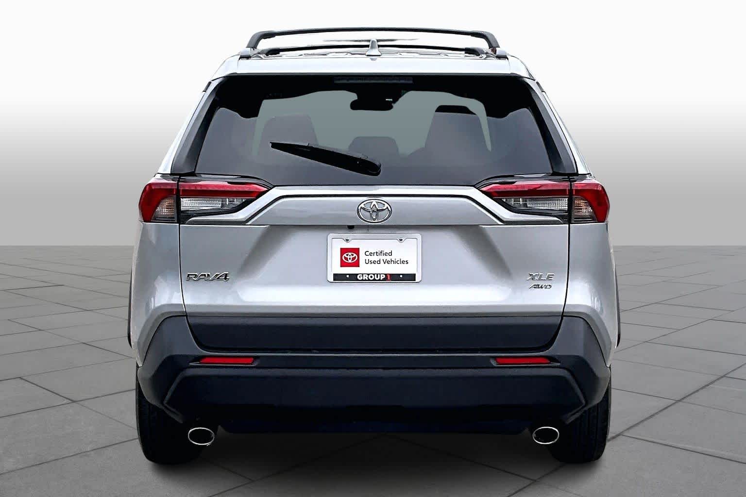 2019 Toyota RAV4 XLE photo 3