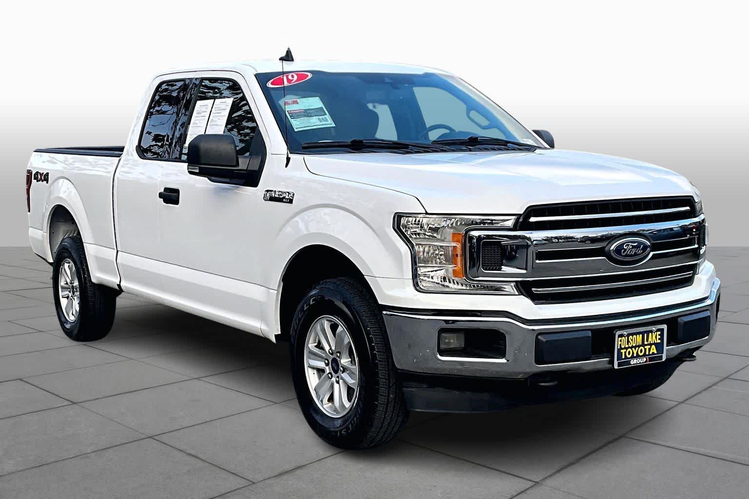 2019 Ford F-150 XLT photo 2