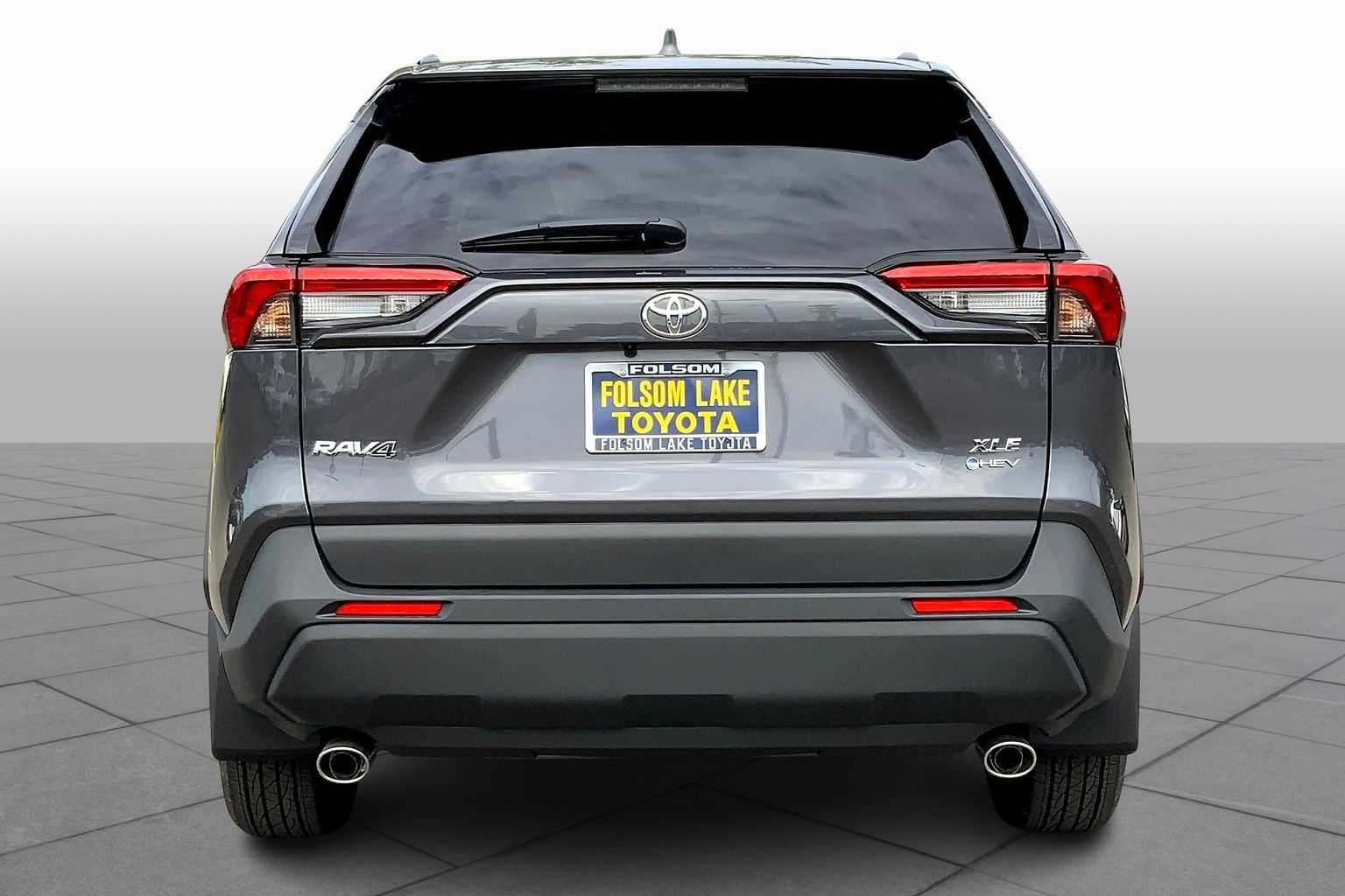 2025 Toyota RAV4 Hybrid XLE photo 3