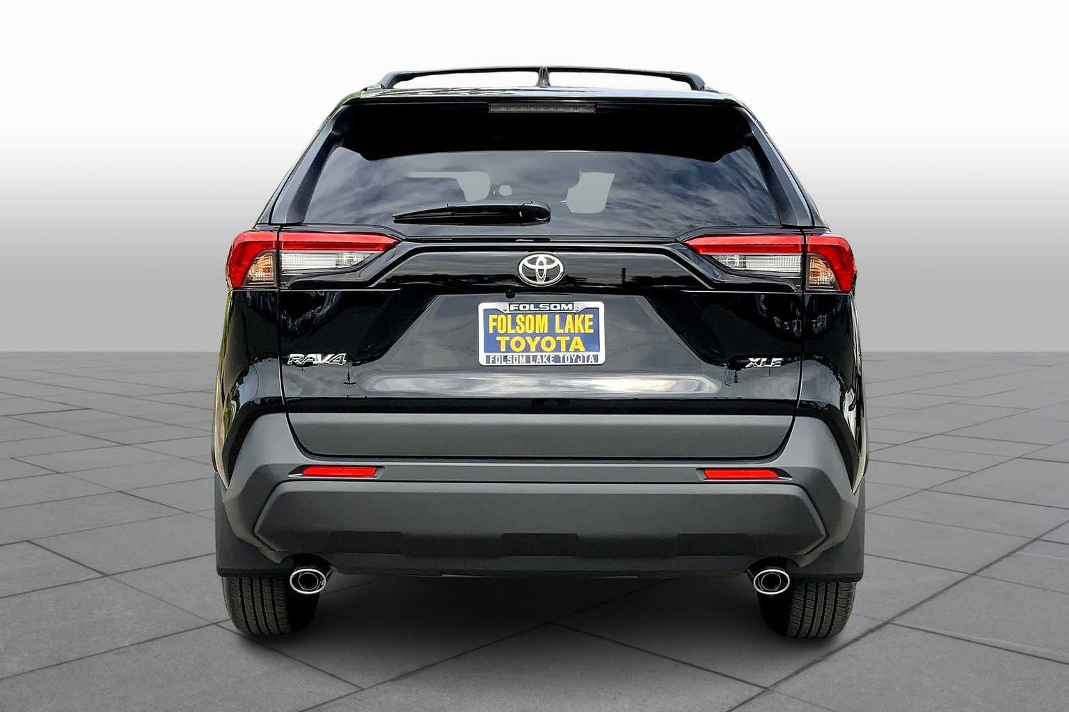 2025 Toyota RAV4 XLE photo 4