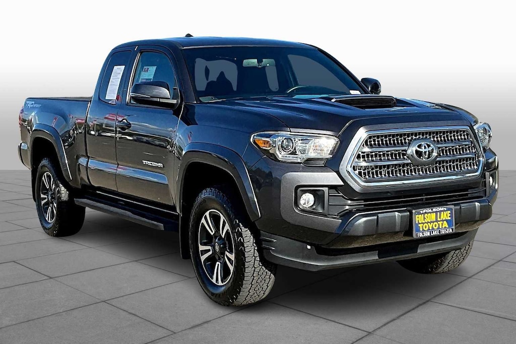 Used 2017 Toyota Tacoma TRD Sport Access Cab 6 Bed V6 4x2 AT (Natl) Access Cab 6 Bed V6 4x2 AT (Natl)