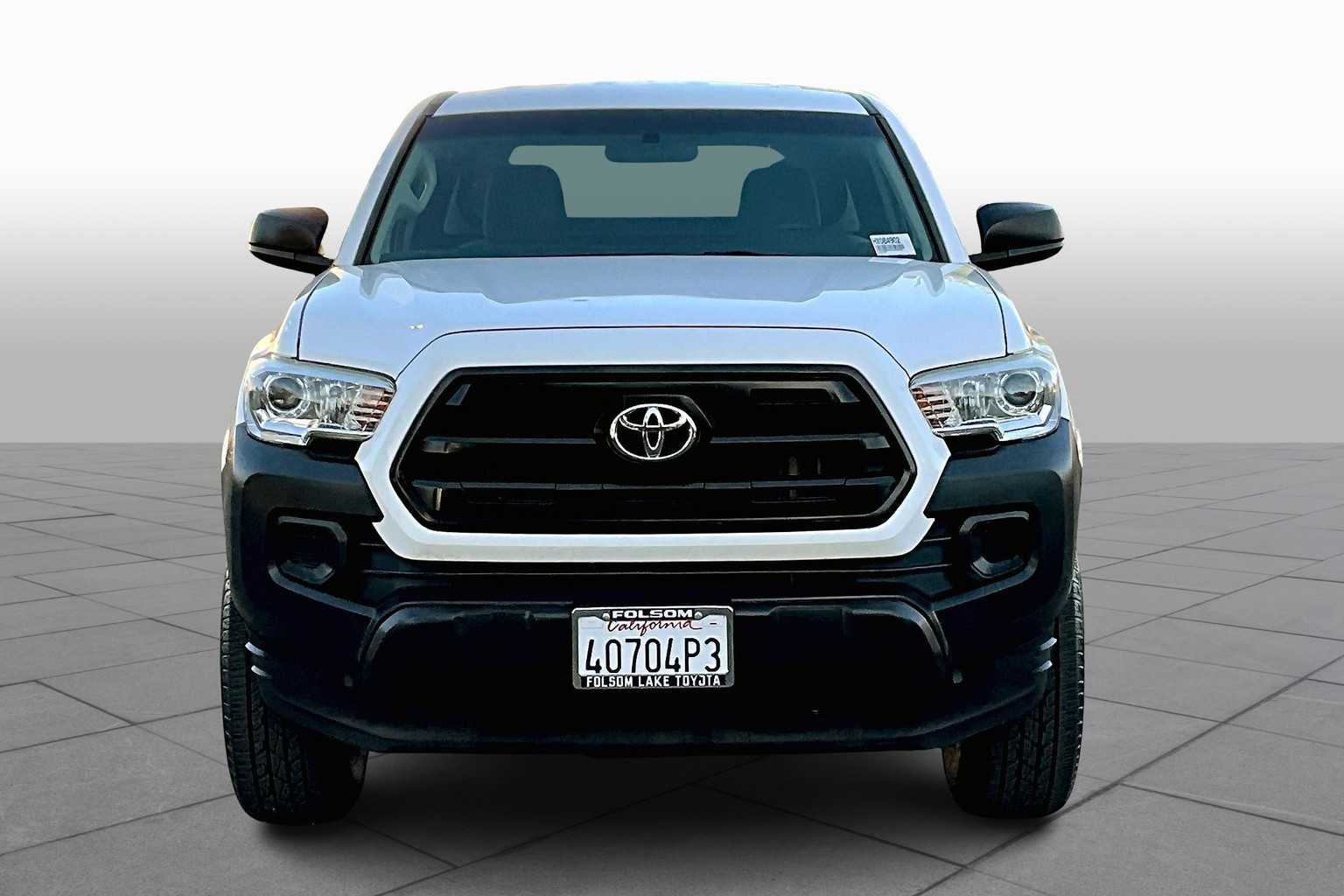 2017 Toyota Tacoma SR photo 3