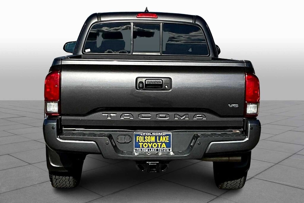 Used 2017 Toyota Tacoma TRD Sport Access Cab 6 Bed V6 4x2 AT (Natl) Access Cab 6 Bed V6 4x2 AT (Natl)
