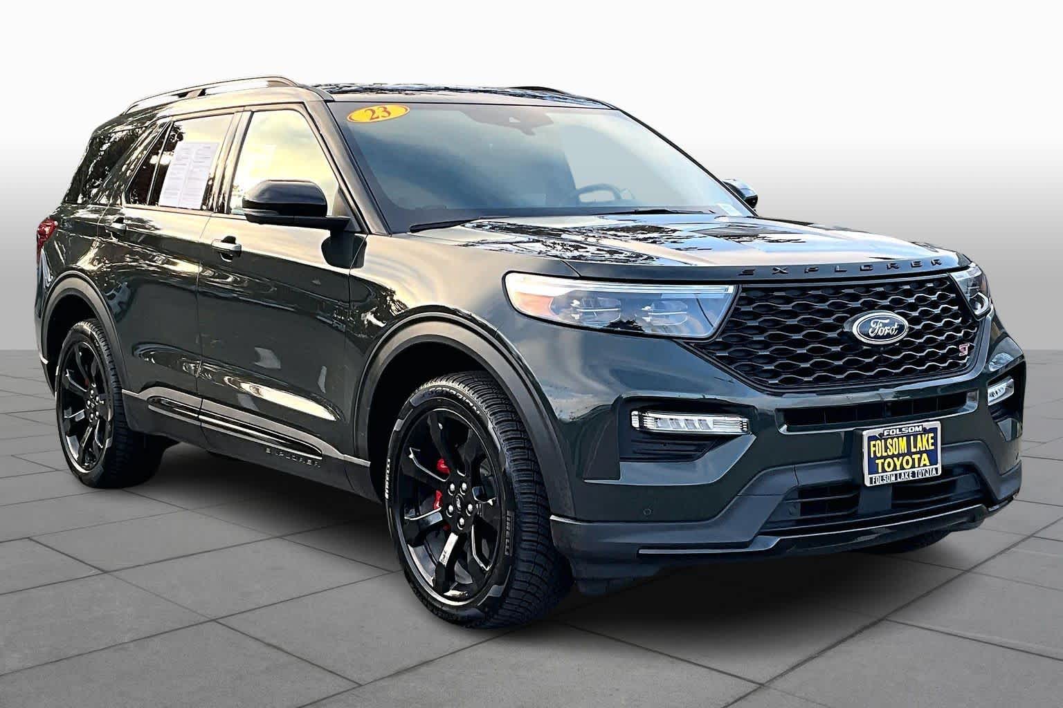 2023 Ford Explorer ST photo 2