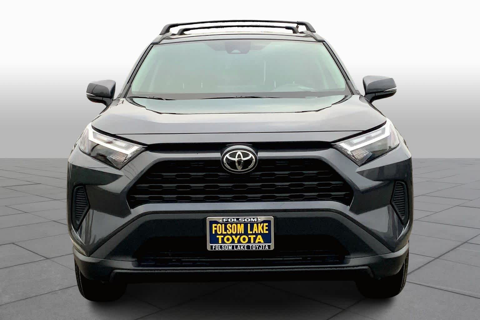 2025 Toyota RAV4 XLE photo 3