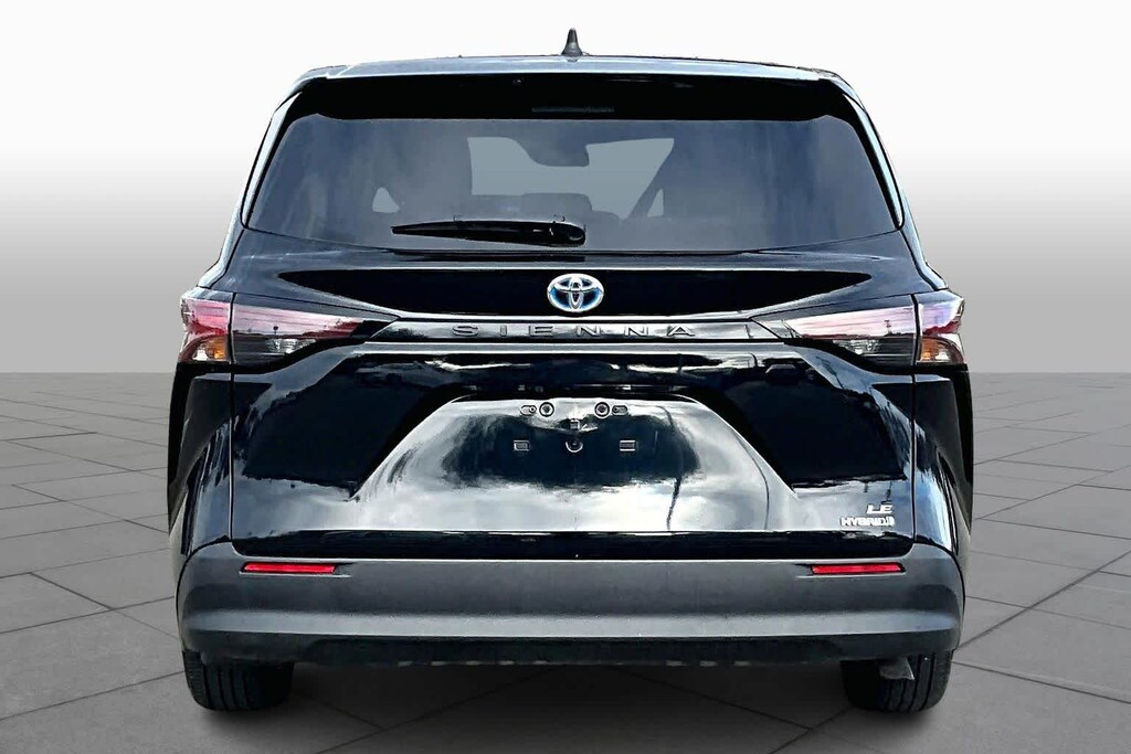 Used 2024 Toyota Sienna LE FWD 8-Passenger (Natl)