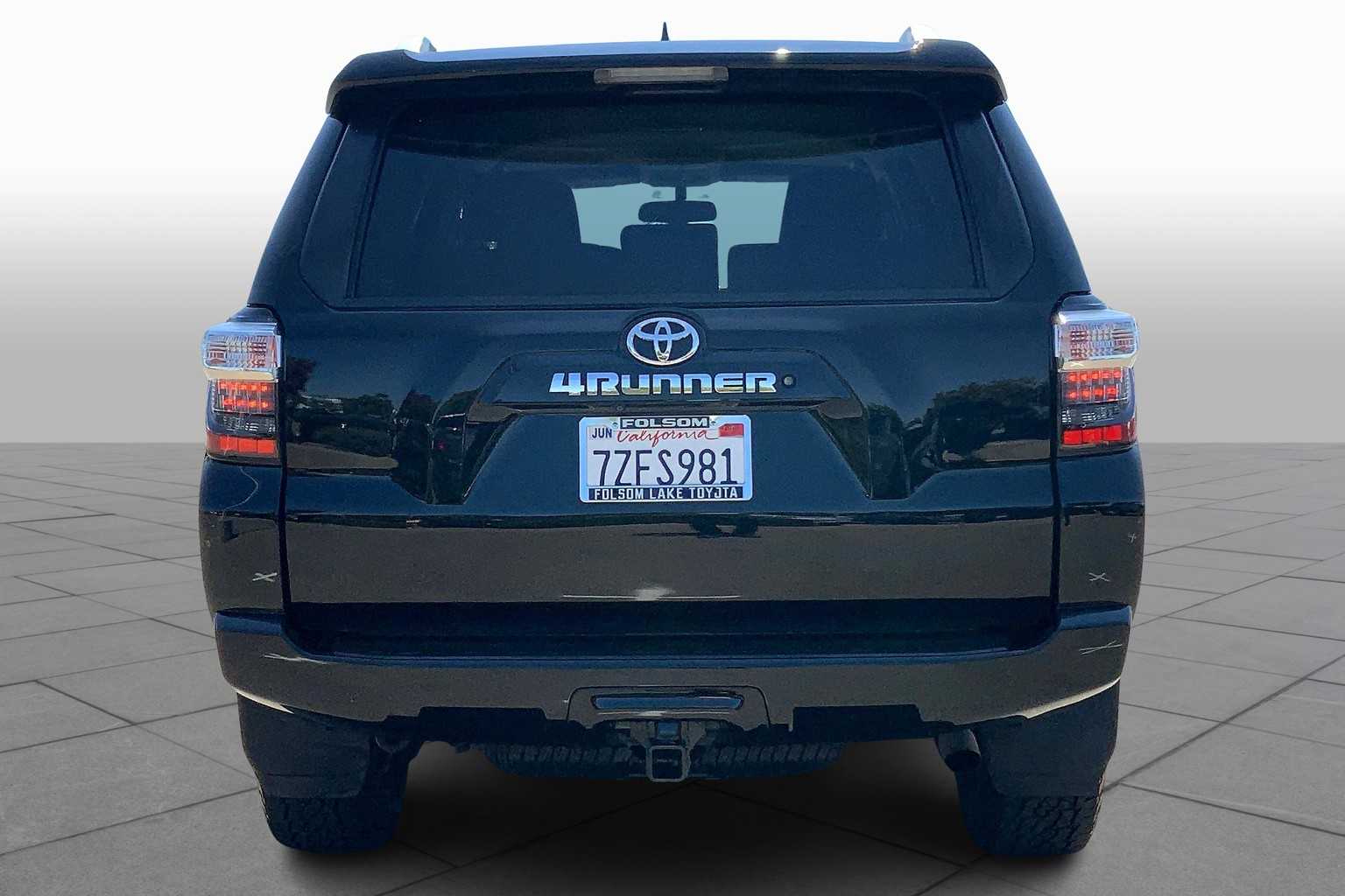 2017 Toyota 4Runner SR5 Premium photo 4