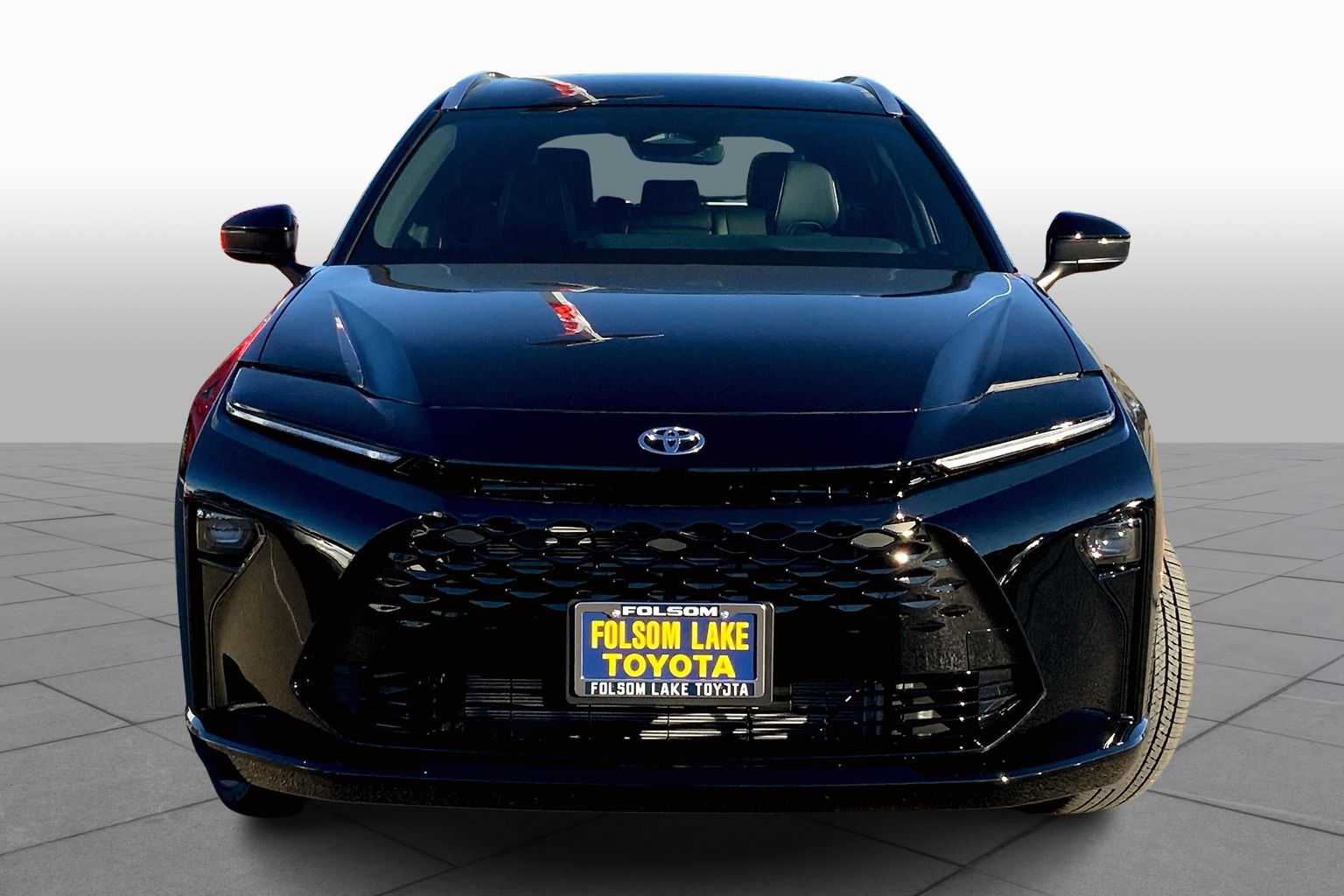 2025 Toyota Crown Signia XLE photo 3