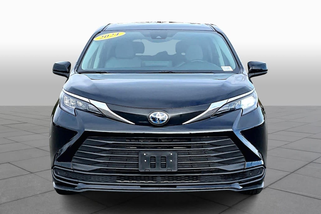 Used 2024 Toyota Sienna LE FWD 8-Passenger (Natl)