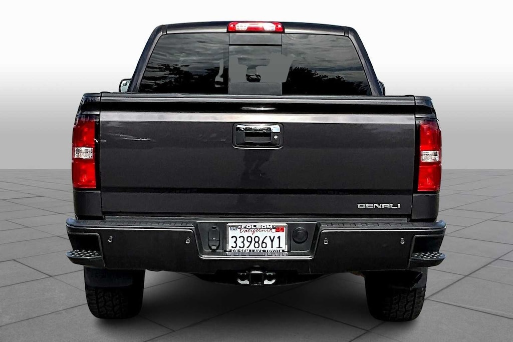 Used 2015 GMC Sierra 1500 Denali 4WD Crew Cab 143.5 4WD Crew Cab 143.5