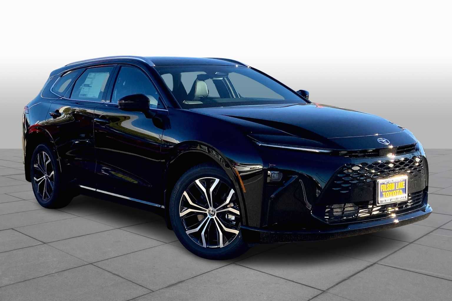 2025 Toyota Crown Signia XLE photo 2