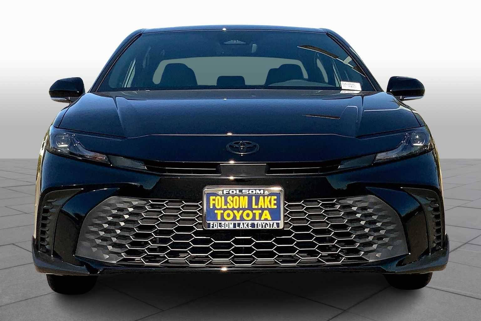 2025 Toyota Camry SE photo 3