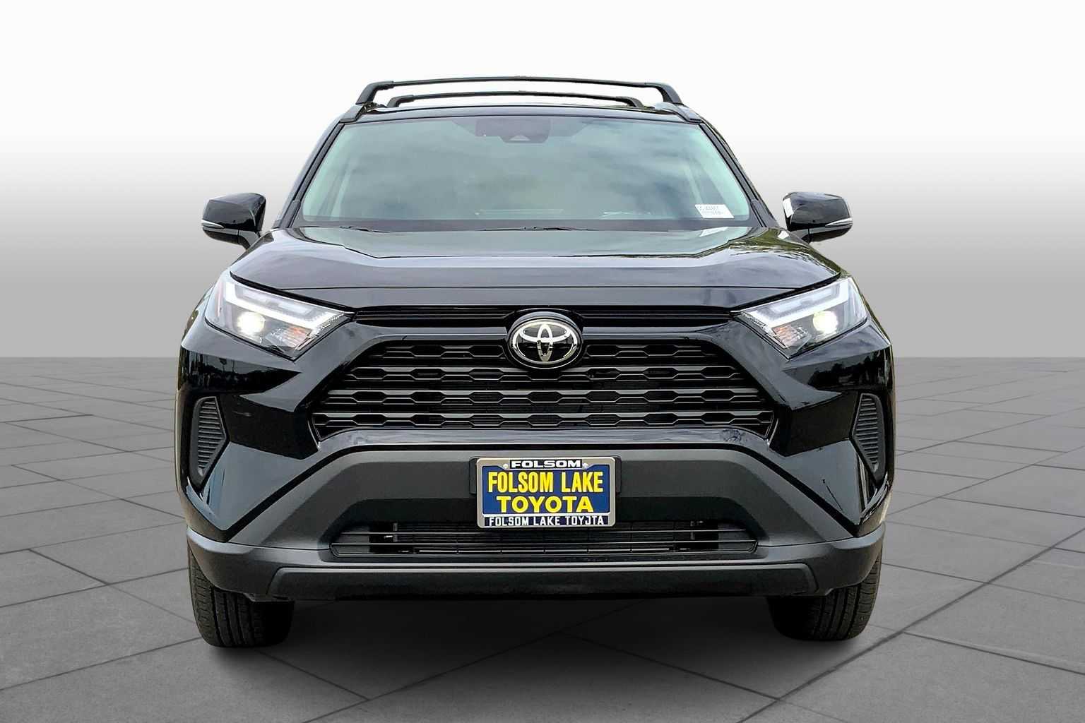 2025 Toyota RAV4 XLE photo 3