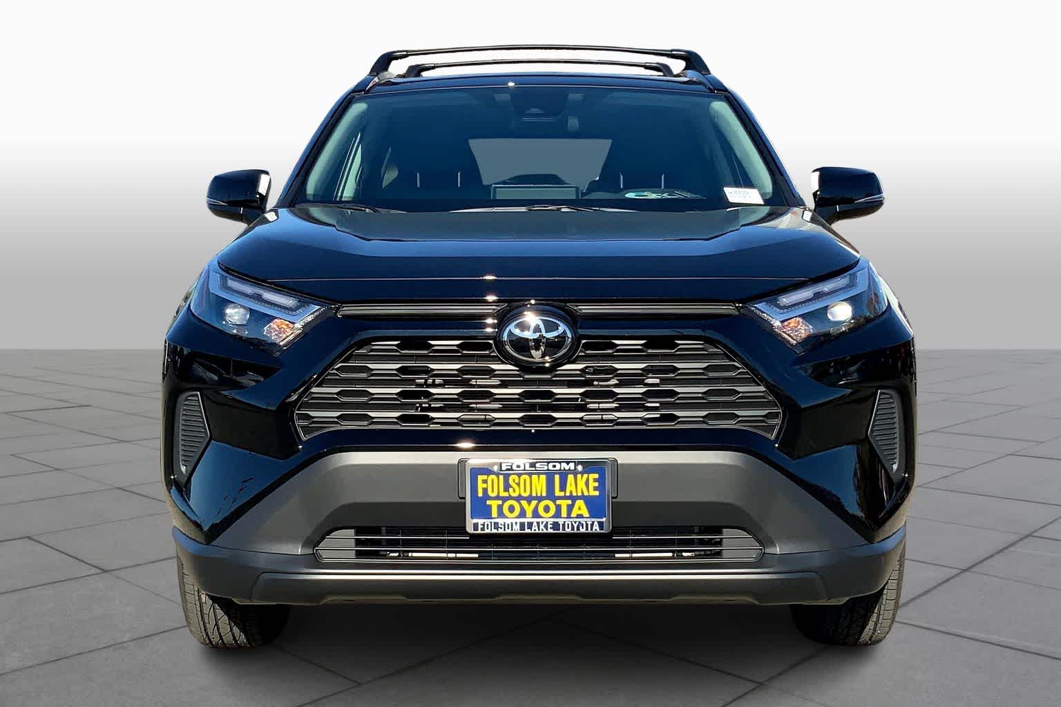 2025 Toyota RAV4 XLE photo 3