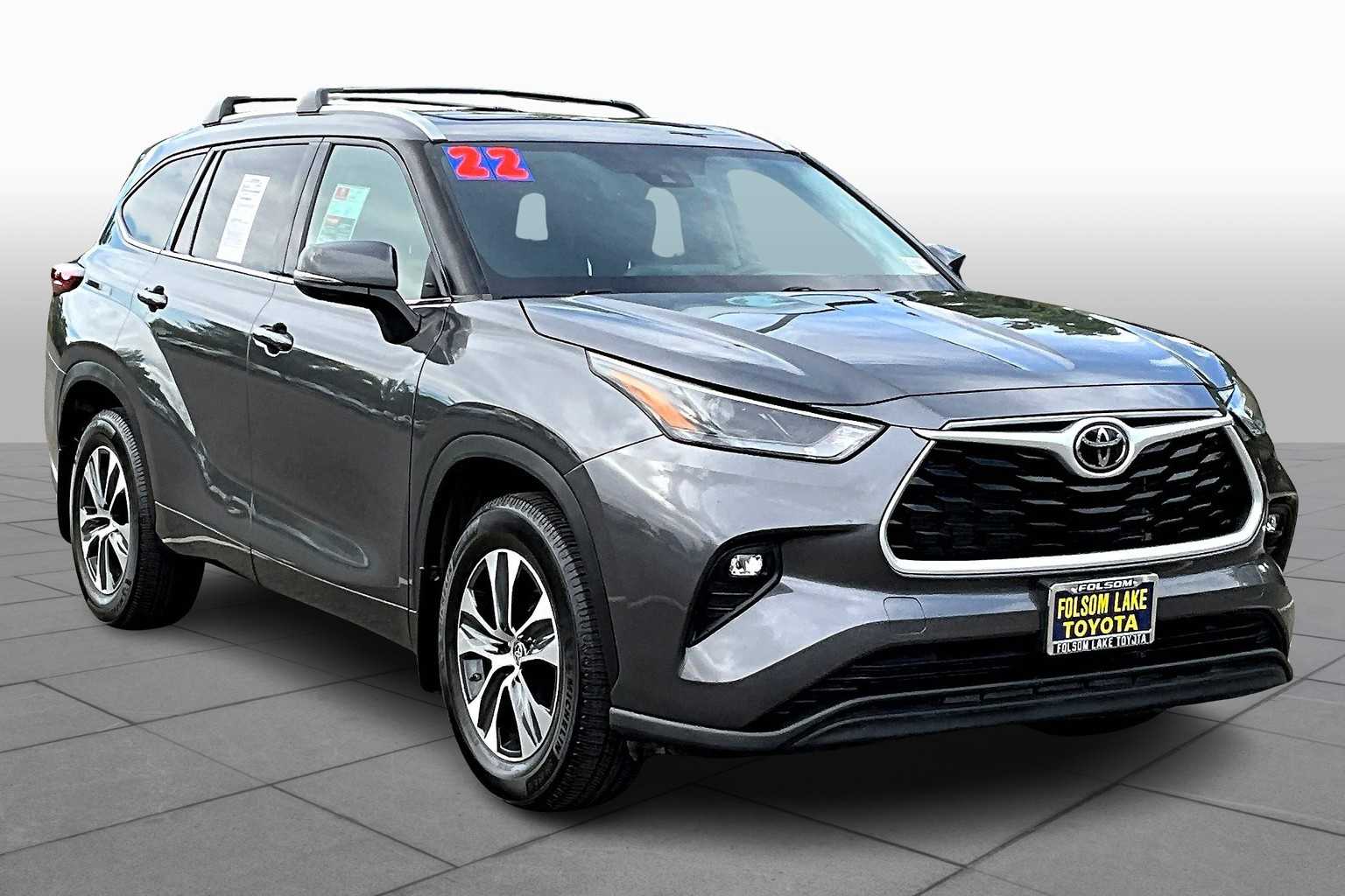 2022 Toyota Highlander XLE photo 2