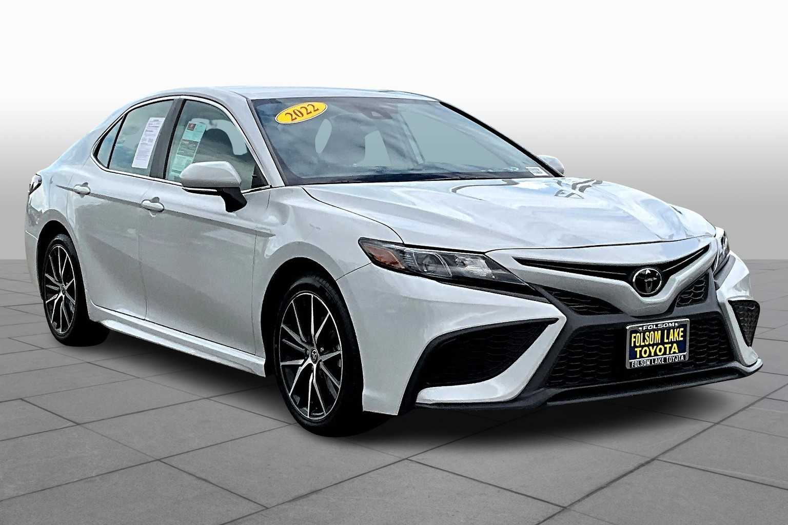2022 Toyota Camry SE photo 2