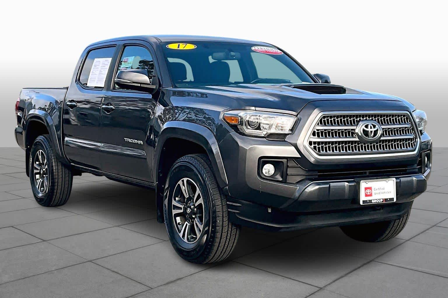 2017 Toyota Tacoma TRD Sport Double Cab V6 photo 2