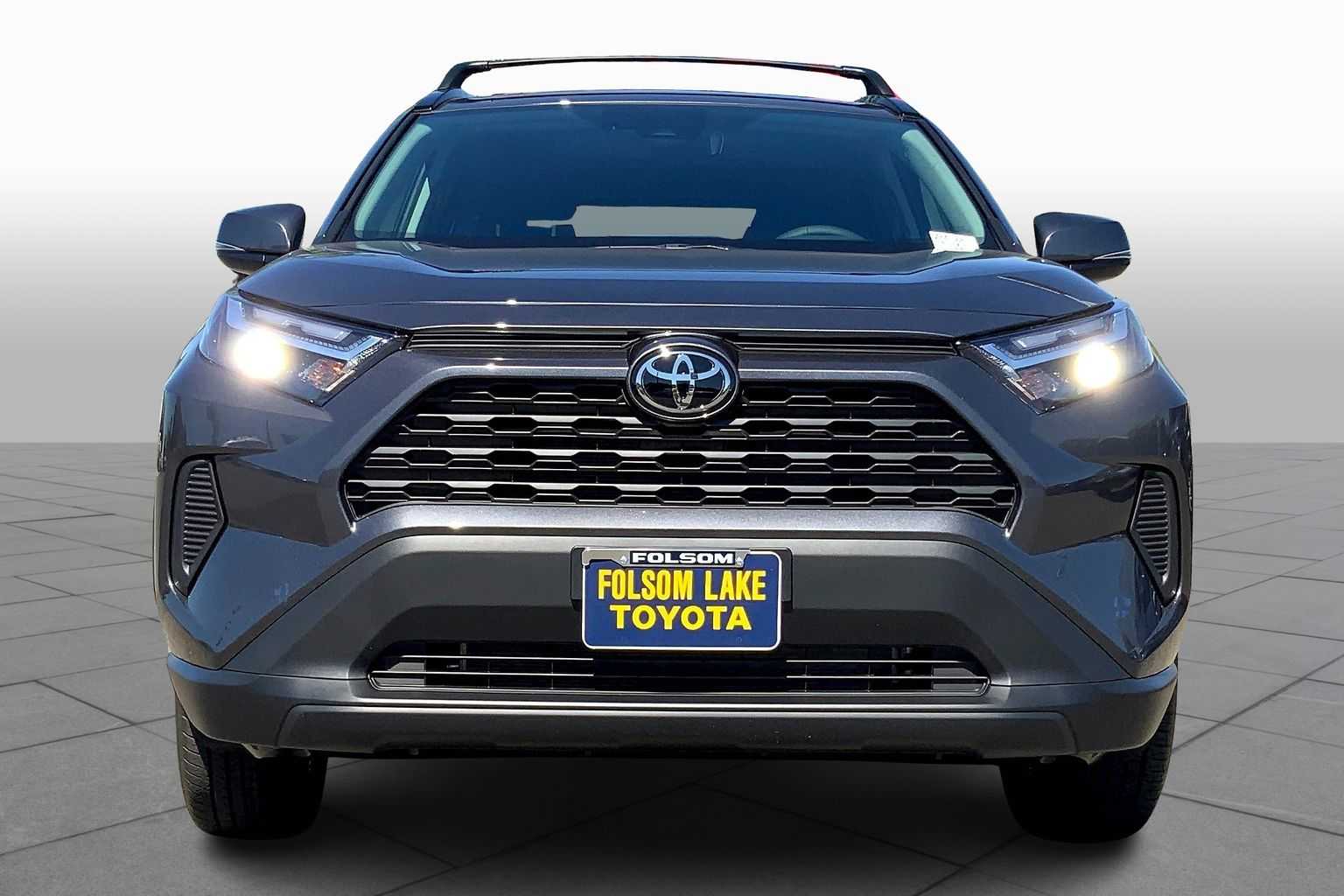 2025 Toyota RAV4 XLE photo 3