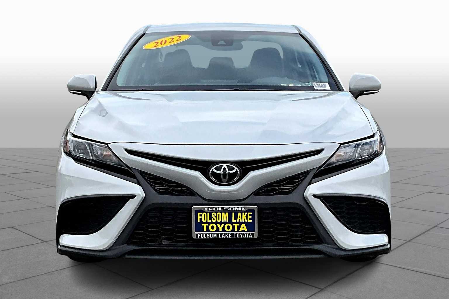 2022 Toyota Camry SE photo 3