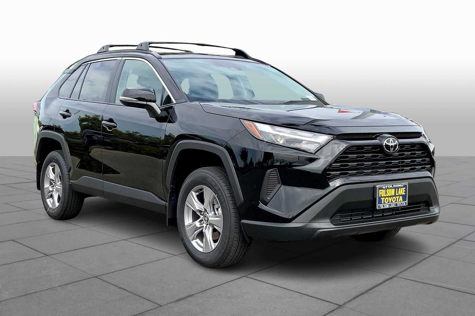 2025 Toyota RAV4 XLE photo 2
