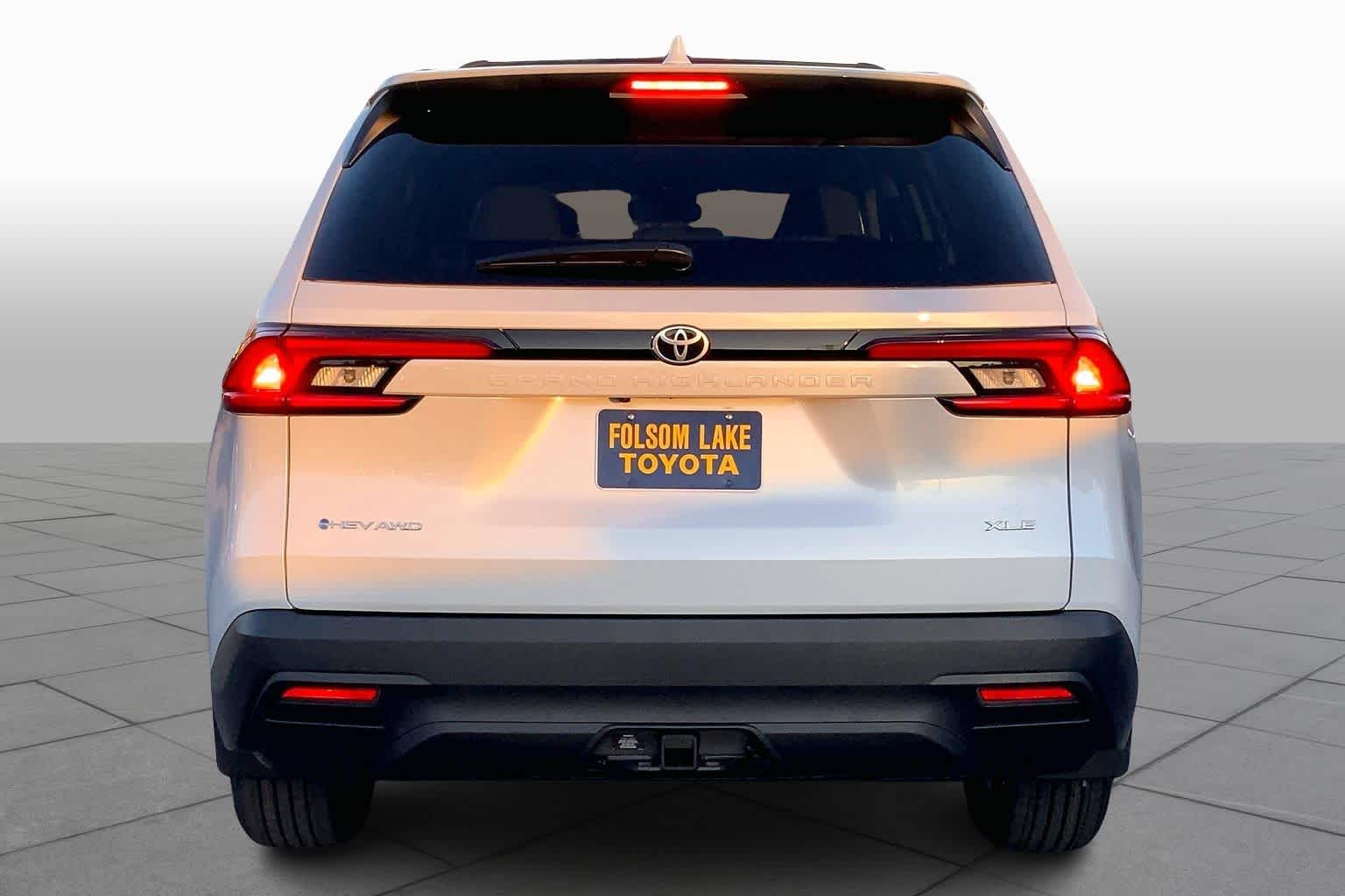 2026 Toyota Highlander Hybrid XLE photo 4