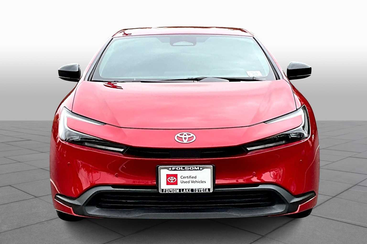 2025 Toyota Prius LE photo 3