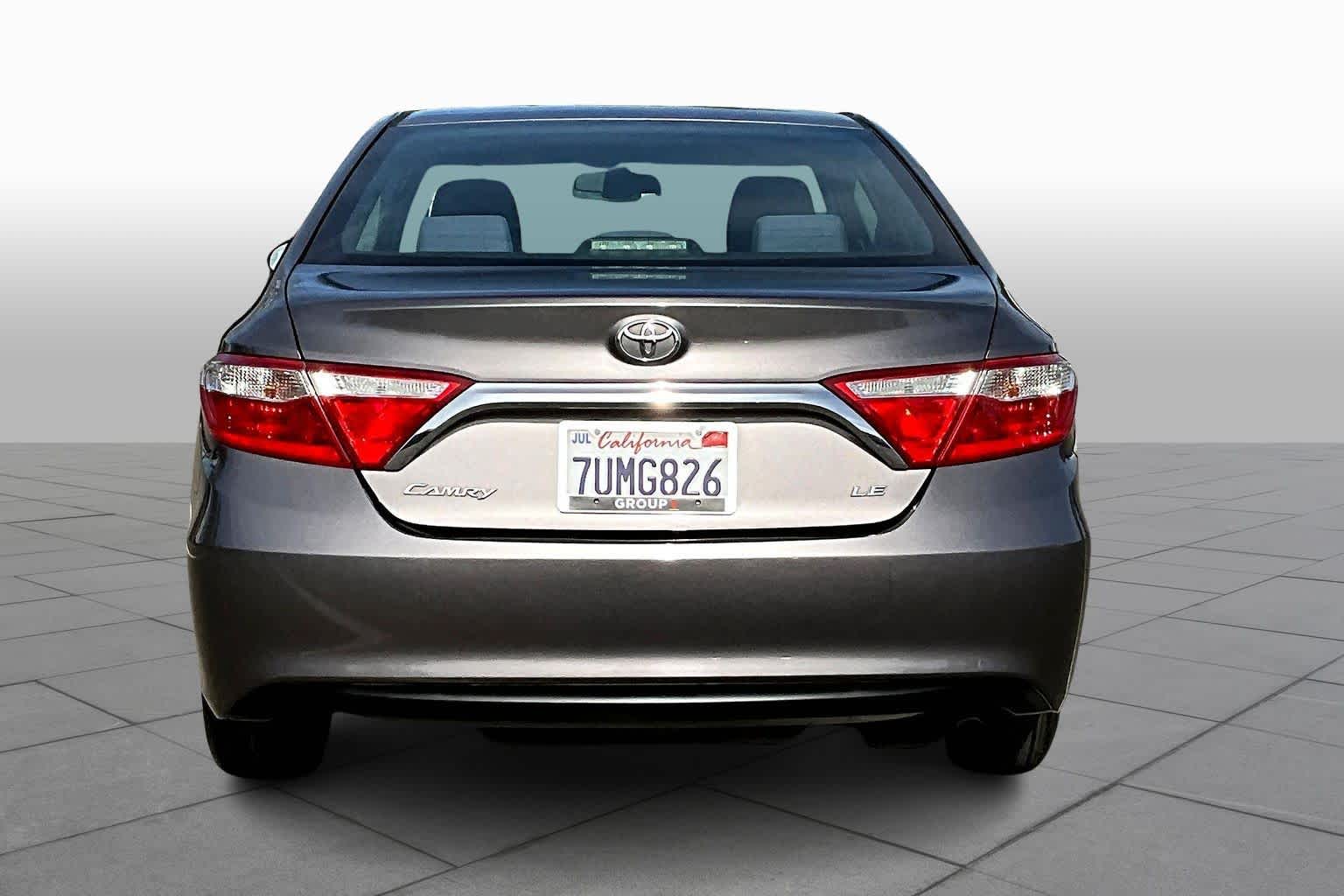 2016 Toyota Camry LE photo 4
