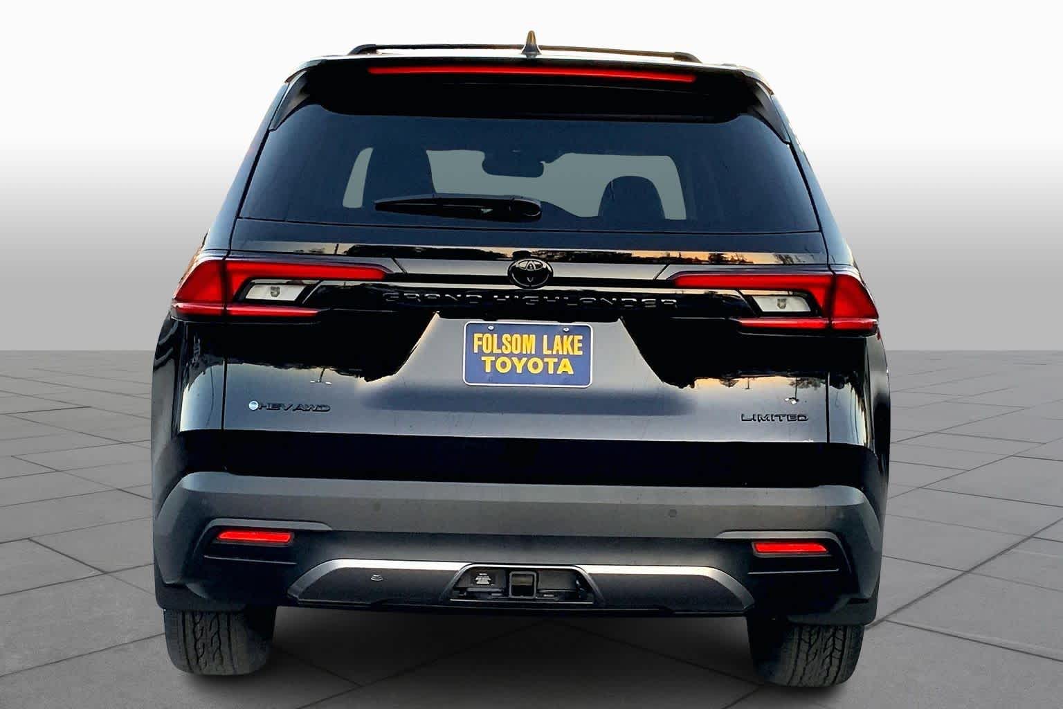 2026 Toyota Highlander Hybrid Limited photo 4