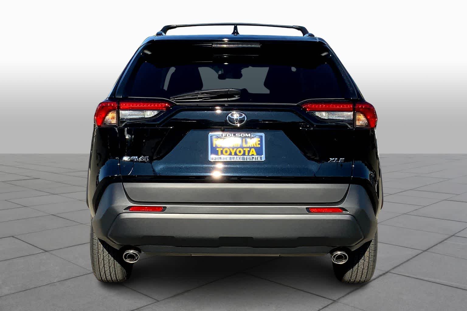 2025 Toyota RAV4 XLE photo 4