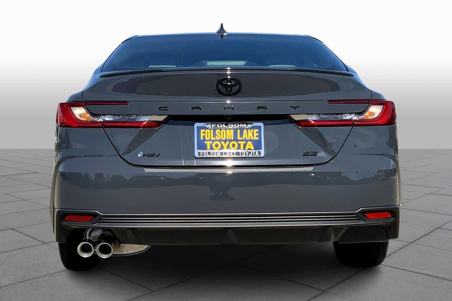 2025 Toyota Camry SE photo 3