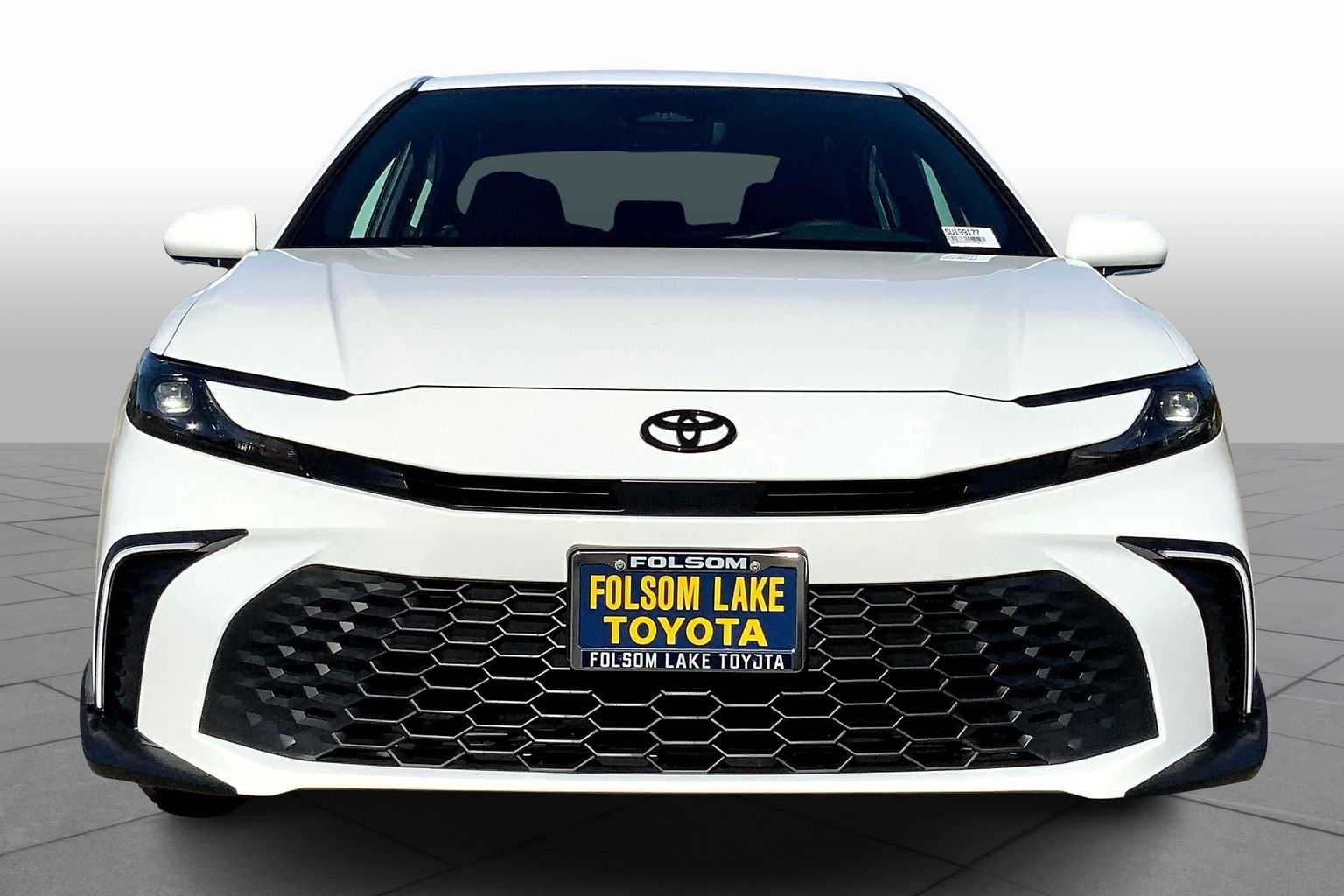 2025 Toyota Camry SE photo 3