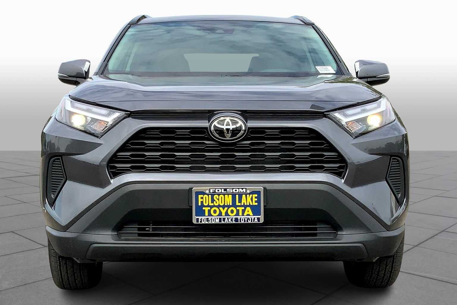 2025 Toyota RAV4 Hybrid XLE photo 2