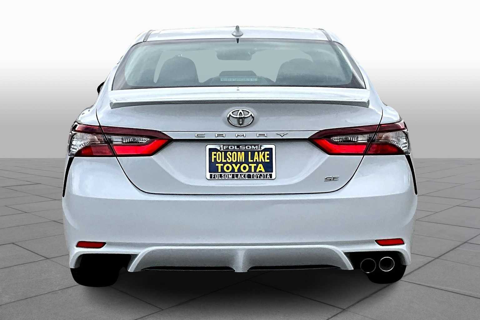 2022 Toyota Camry SE photo 4