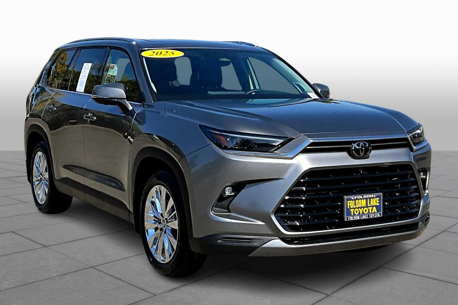2025 Toyota Grand Highlander Platinum AWD photo 2