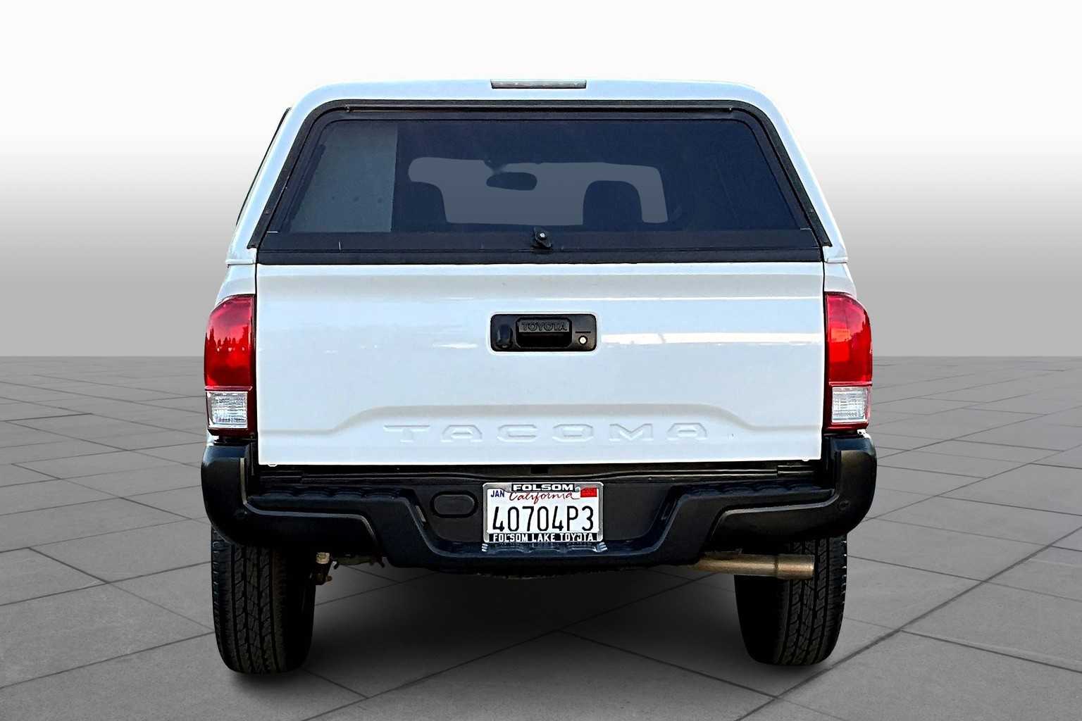 2017 Toyota Tacoma SR photo 4
