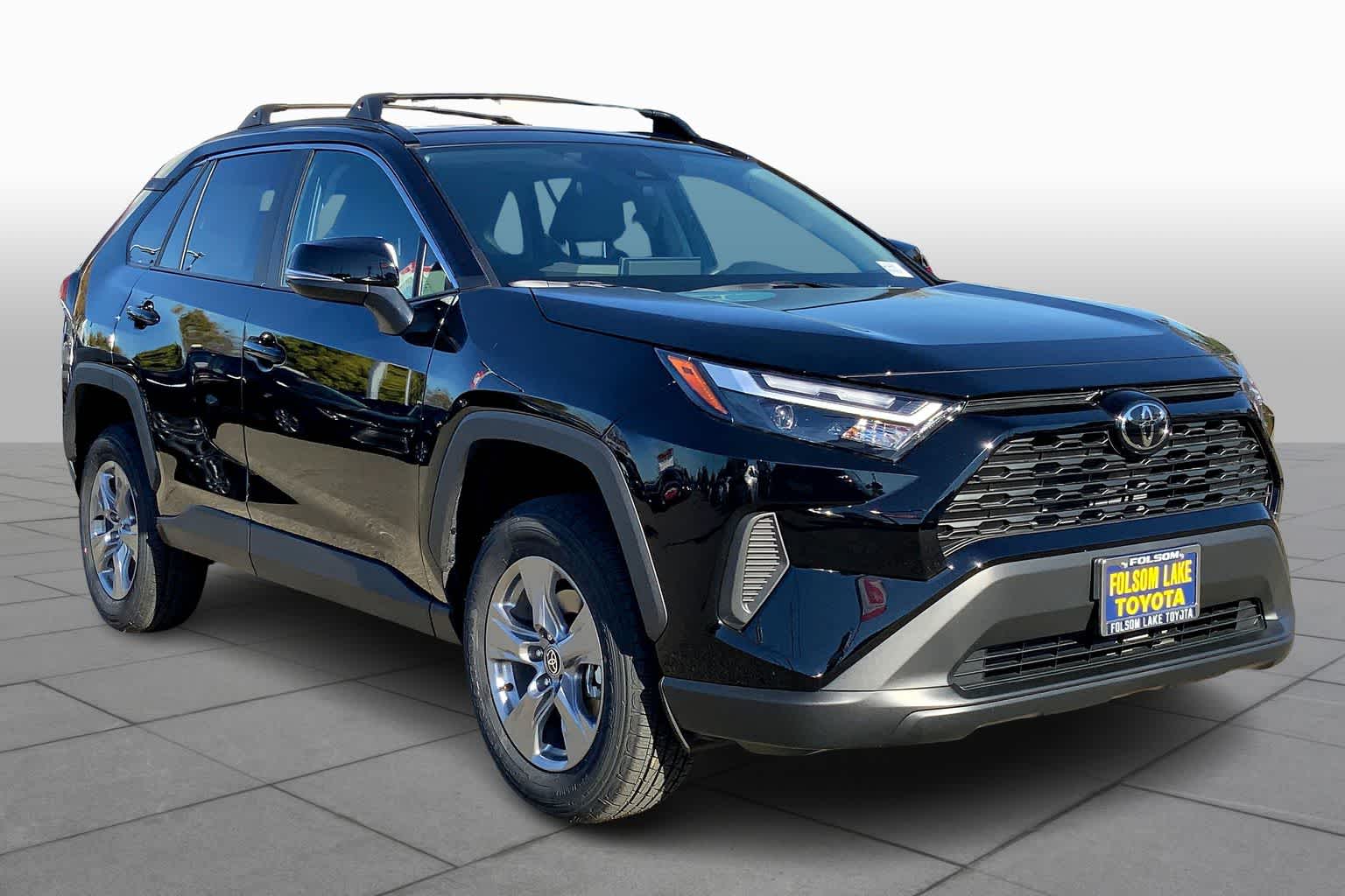 2025 Toyota RAV4 XLE photo 2