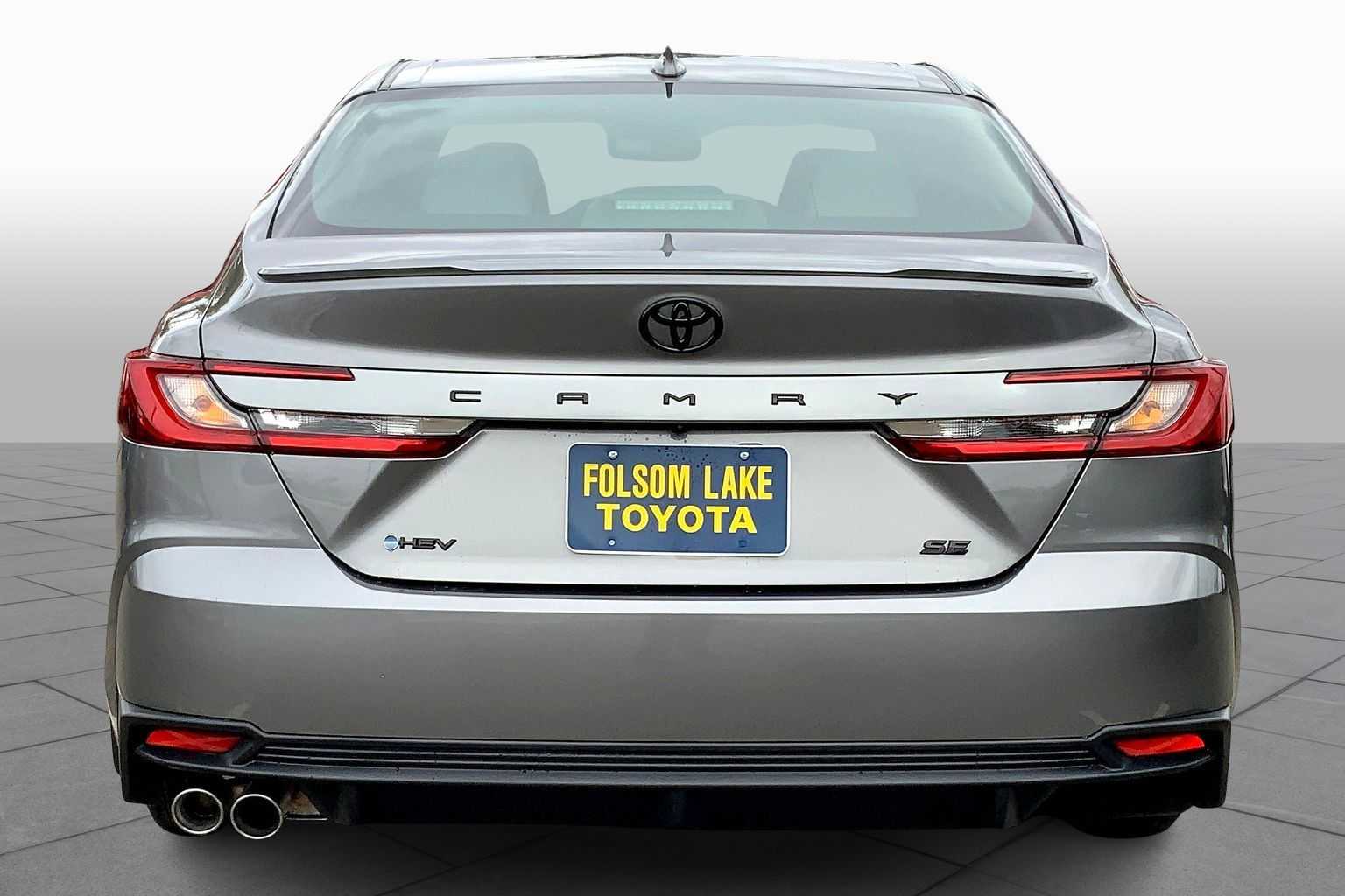 2026 Toyota Camry SE photo 4