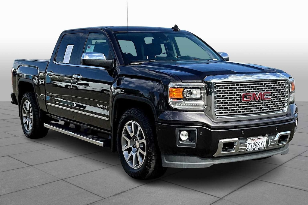 Used 2015 GMC Sierra 1500 Denali 4WD Crew Cab 143.5 4WD Crew Cab 143.5