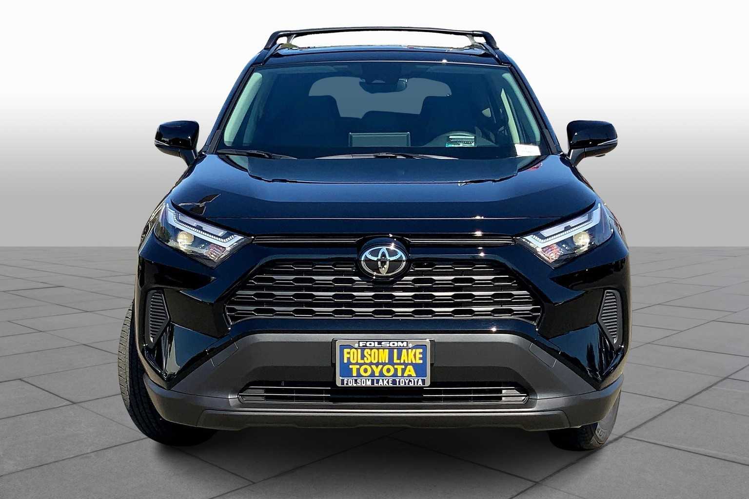 2025 Toyota RAV4 Hybrid XLE photo 3