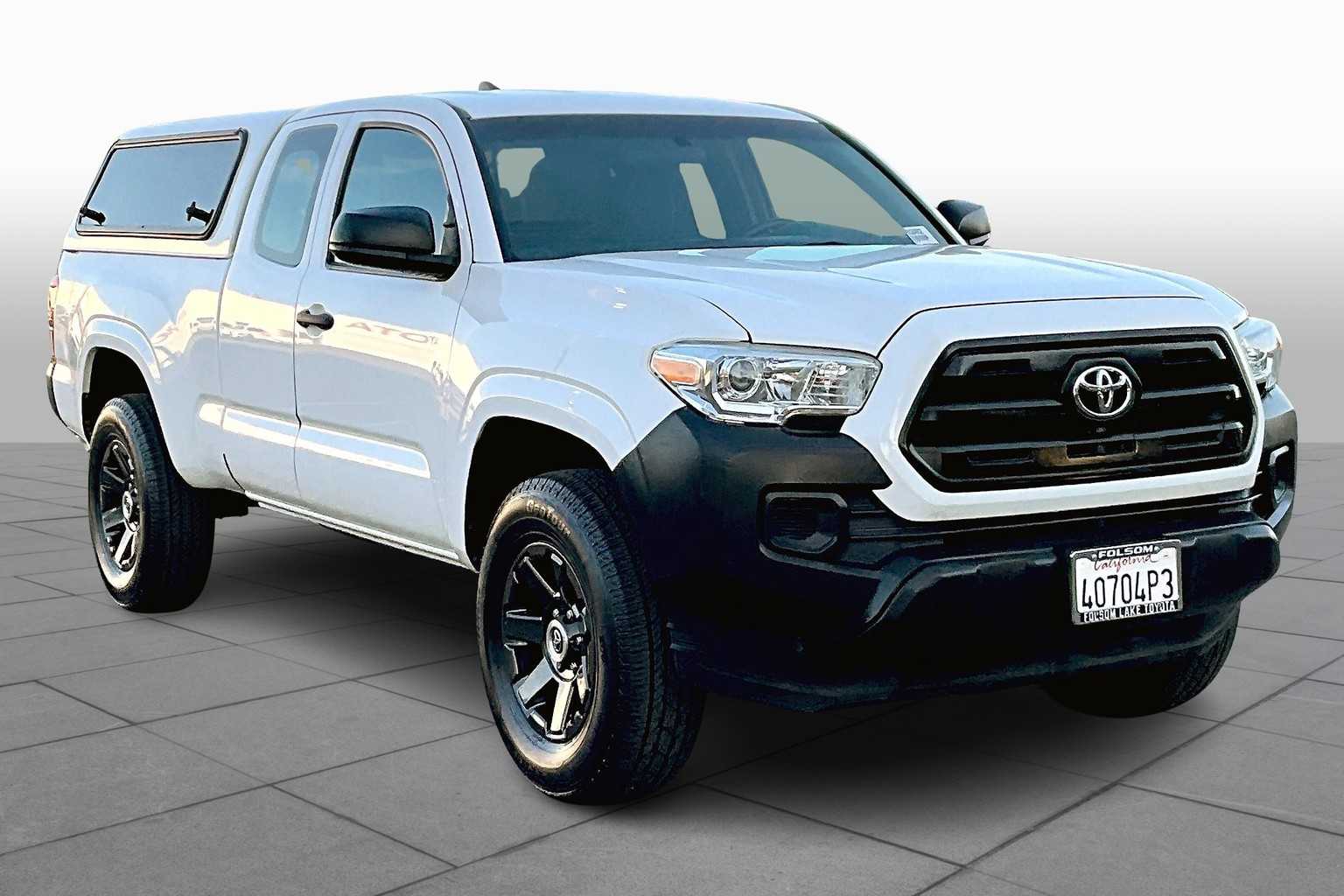 2017 Toyota Tacoma SR photo 2