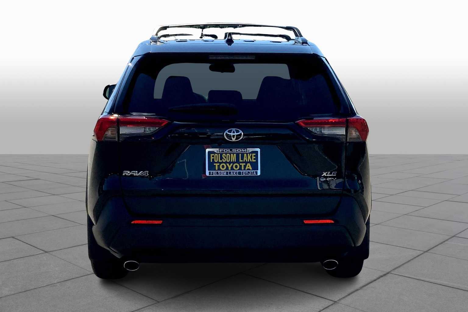 2025 Toyota RAV4 Hybrid XLE photo 4