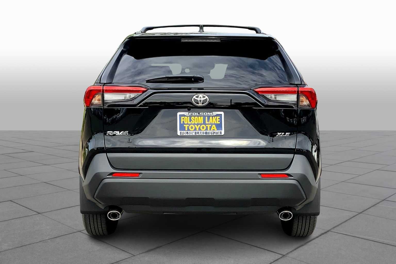 2025 Toyota RAV4 XLE photo 4