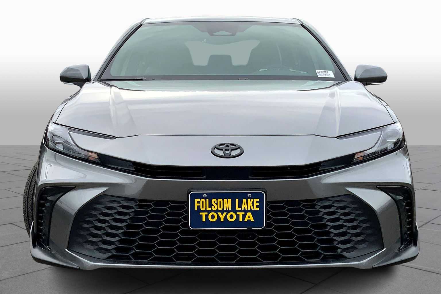 2026 Toyota Camry SE photo 3