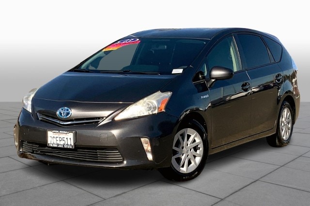 2013 Toyota Prius v Five's photo